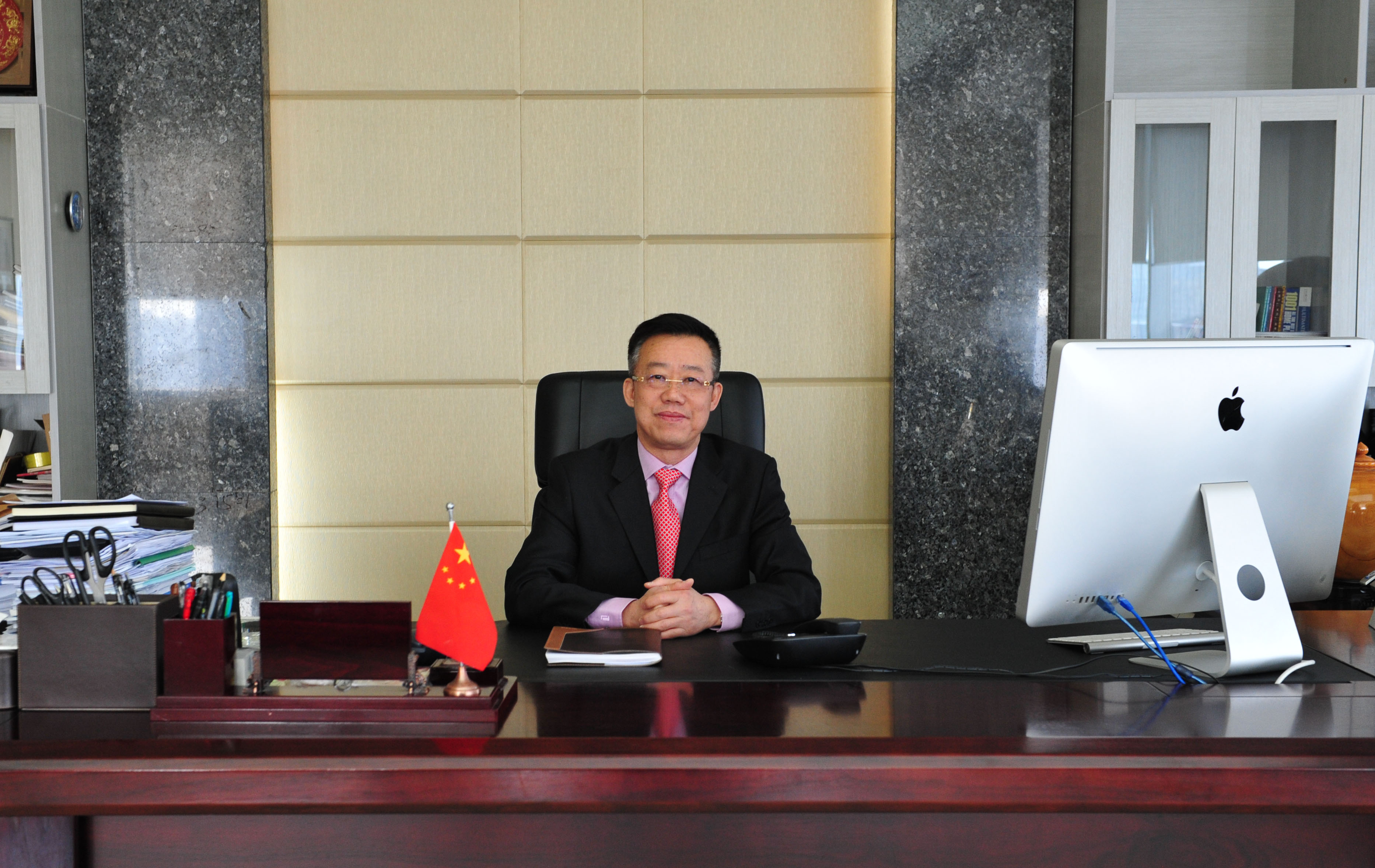 金葉集團(tuán)董事局主席、總裁袁漢源先生發(fā)表新年祝詞