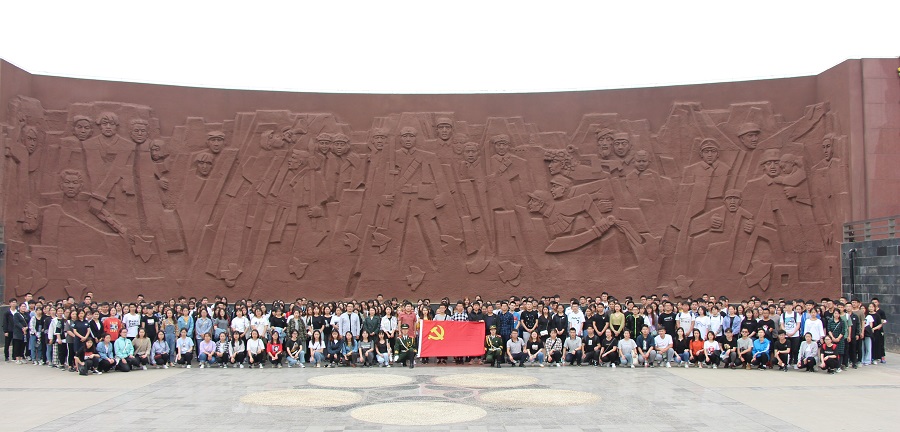 明德學(xué)院組織師生參加《西安日報(bào)》“西安解放70周年”主題活動(dòng) 明德學(xué)院組織師生參加《西安日報(bào)》“西安解放70周年”主題活動(dòng)