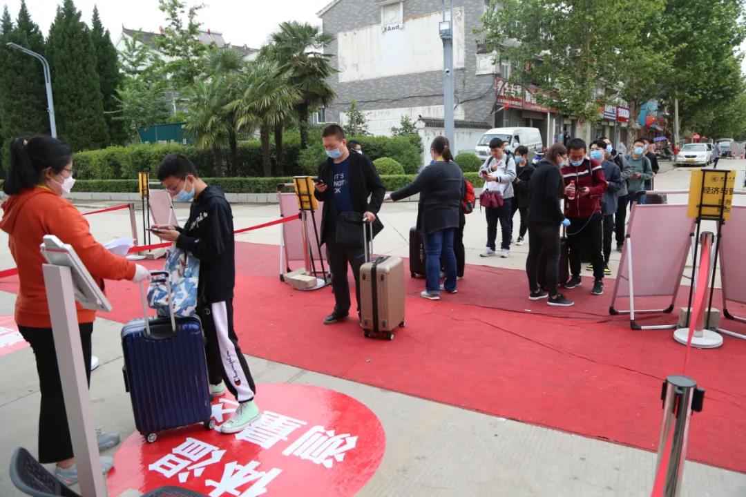 返校第一天 | 初夏的校園 終于等到你！