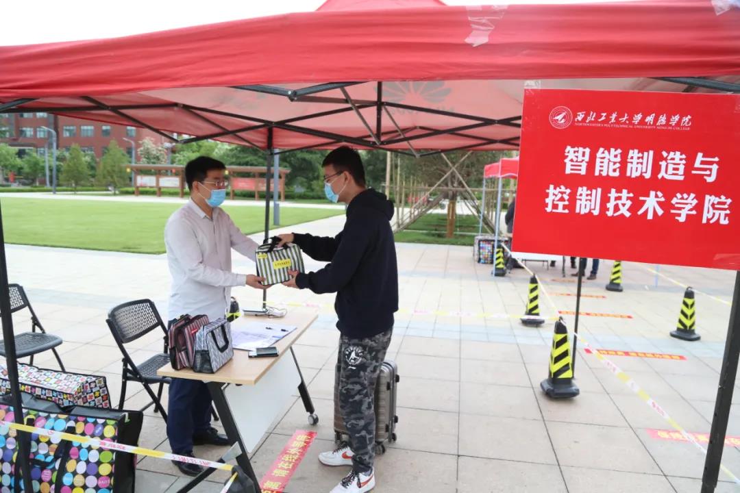 返校第一天 | 初夏的校園 終于等到你！