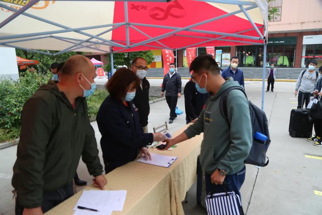 返校第一天 | 初夏的校園 終于等到你！