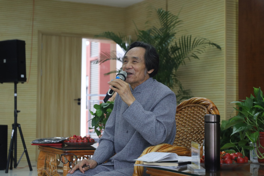 “西部歌王”王向榮老師走進西安明德理工學(xué)院