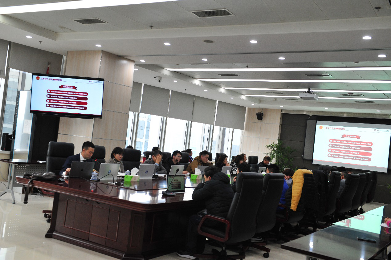 深入學(xué)習(xí)宣傳習(xí)近平法治思想，大力弘揚(yáng)憲法精神—— 公司舉辦法律知識(shí)培訓(xùn)