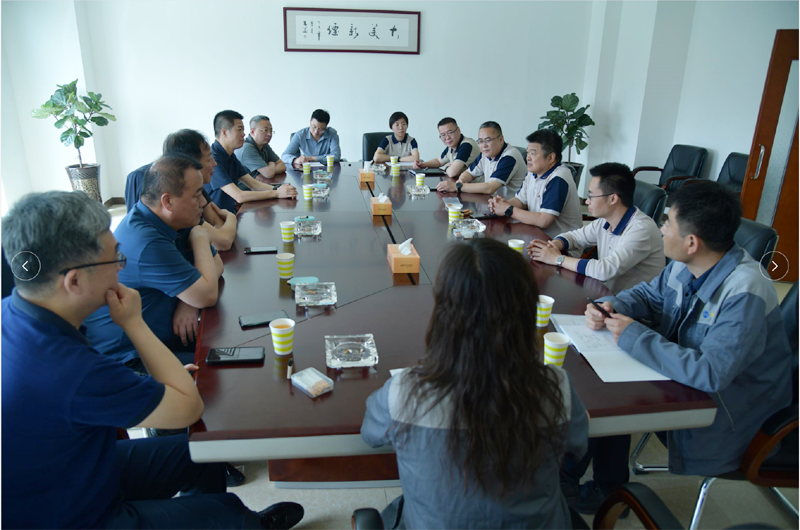 集團總裁袁漢輝帶隊赴新疆卷煙廠調(diào)研 集團總裁袁漢輝帶隊赴新疆卷煙廠調(diào)研