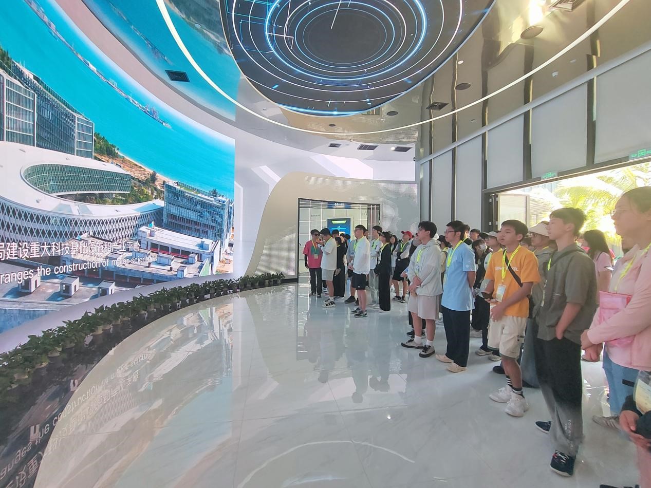 赤膽忠心強教育 同心共筑中國夢 赤膽忠心強教育 同心共筑中國夢