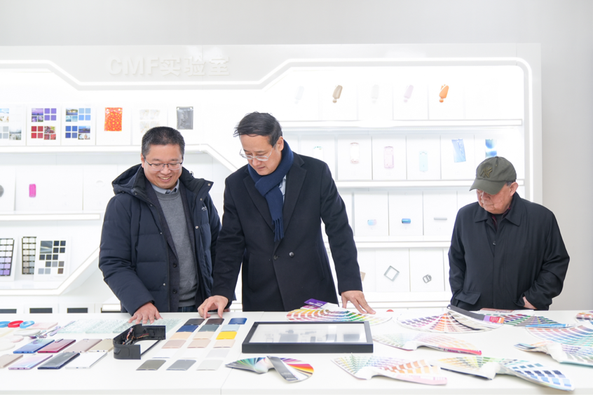 陜文投原董事長王勇等領(lǐng)導(dǎo)嘉賓一行考察西安明德理工學(xué)院，并出席瀛湖采風(fēng)總結(jié)會