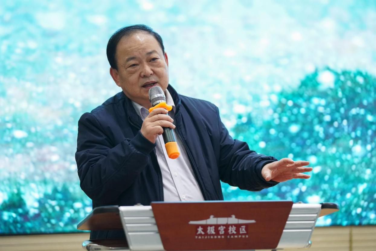 陜文投原董事長王勇等領(lǐng)導(dǎo)嘉賓一行考察西安明德理工學(xué)院，并出席瀛湖采風(fēng)總結(jié)會