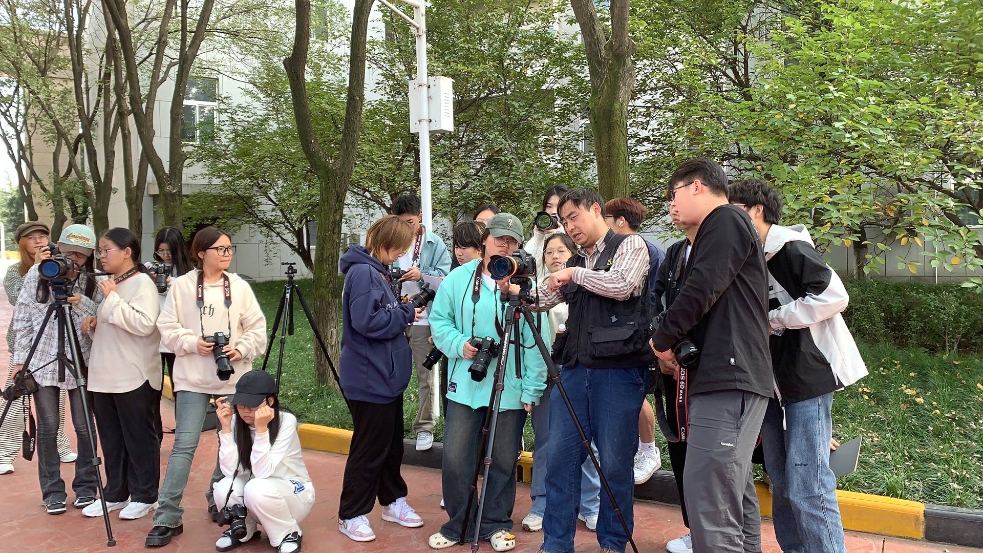 絢爛五月 揚(yáng)帆奮進(jìn)——西安明德理工學(xué)院喜獲佳績(jī) 圓滿召開2024年民辦高校圖書館論壇