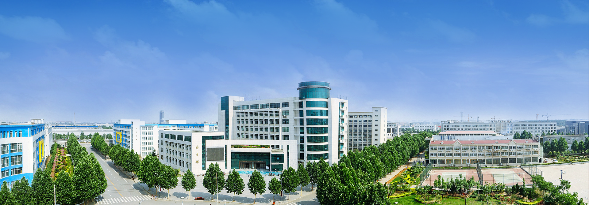 與中國(guó)民辦高校先行者同行 共赴教育高質(zhì)量發(fā)展新未來(lái)——集團(tuán)董事局主席、總裁袁漢源先生率團(tuán)赴黃河科技學(xué)院考察交流