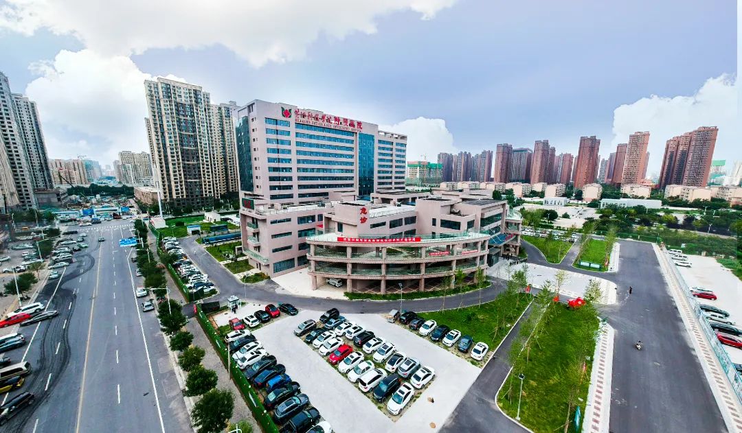 與中國(guó)民辦高校先行者同行 共赴教育高質(zhì)量發(fā)展新未來(lái)——集團(tuán)董事局主席、總裁袁漢源先生率團(tuán)赴黃河科技學(xué)院考察交流