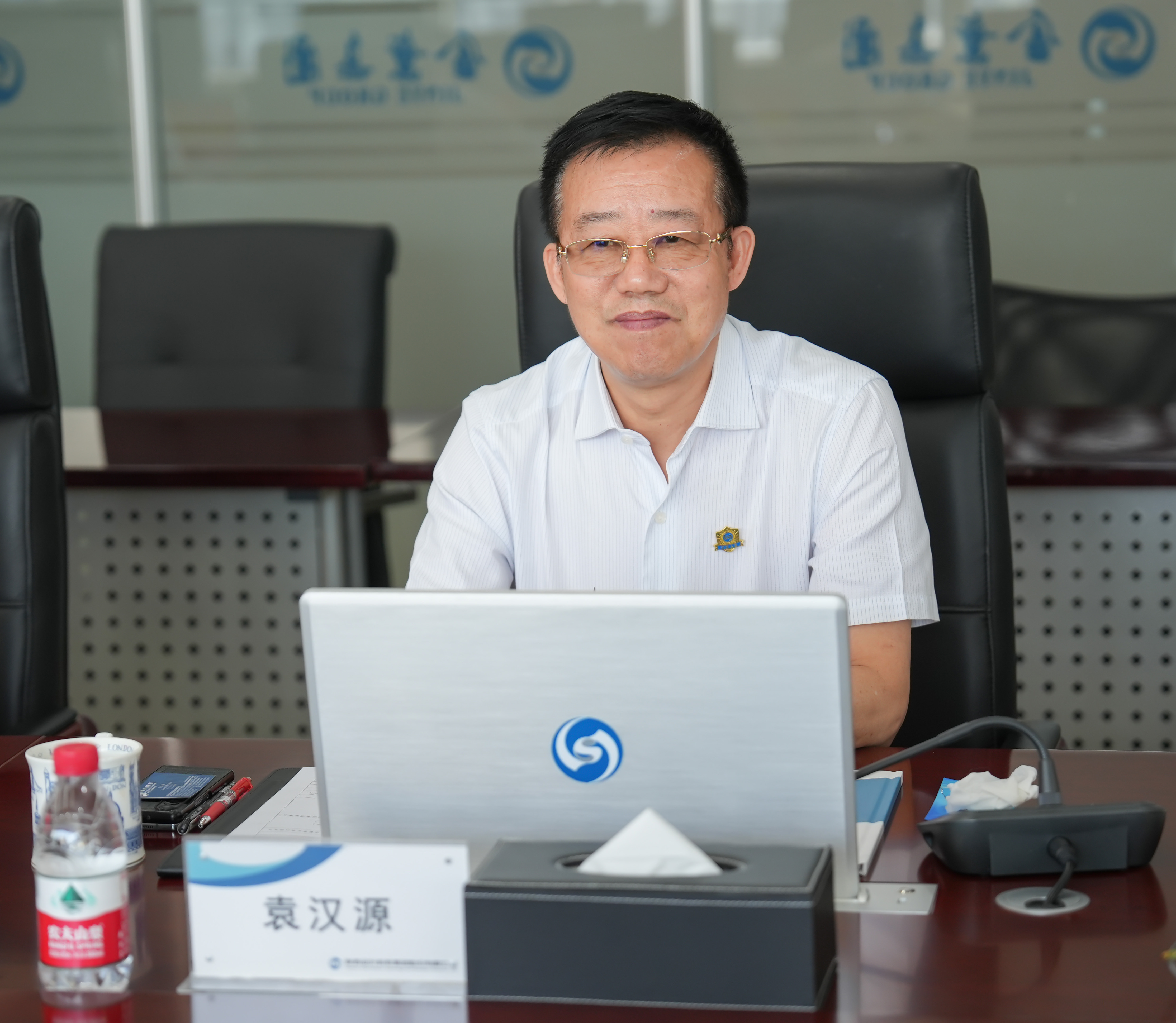 “金葉燦燦 一路向陽”——當(dāng)陽市委常委、副市長丁雙全一行蒞臨集團公司考察交流