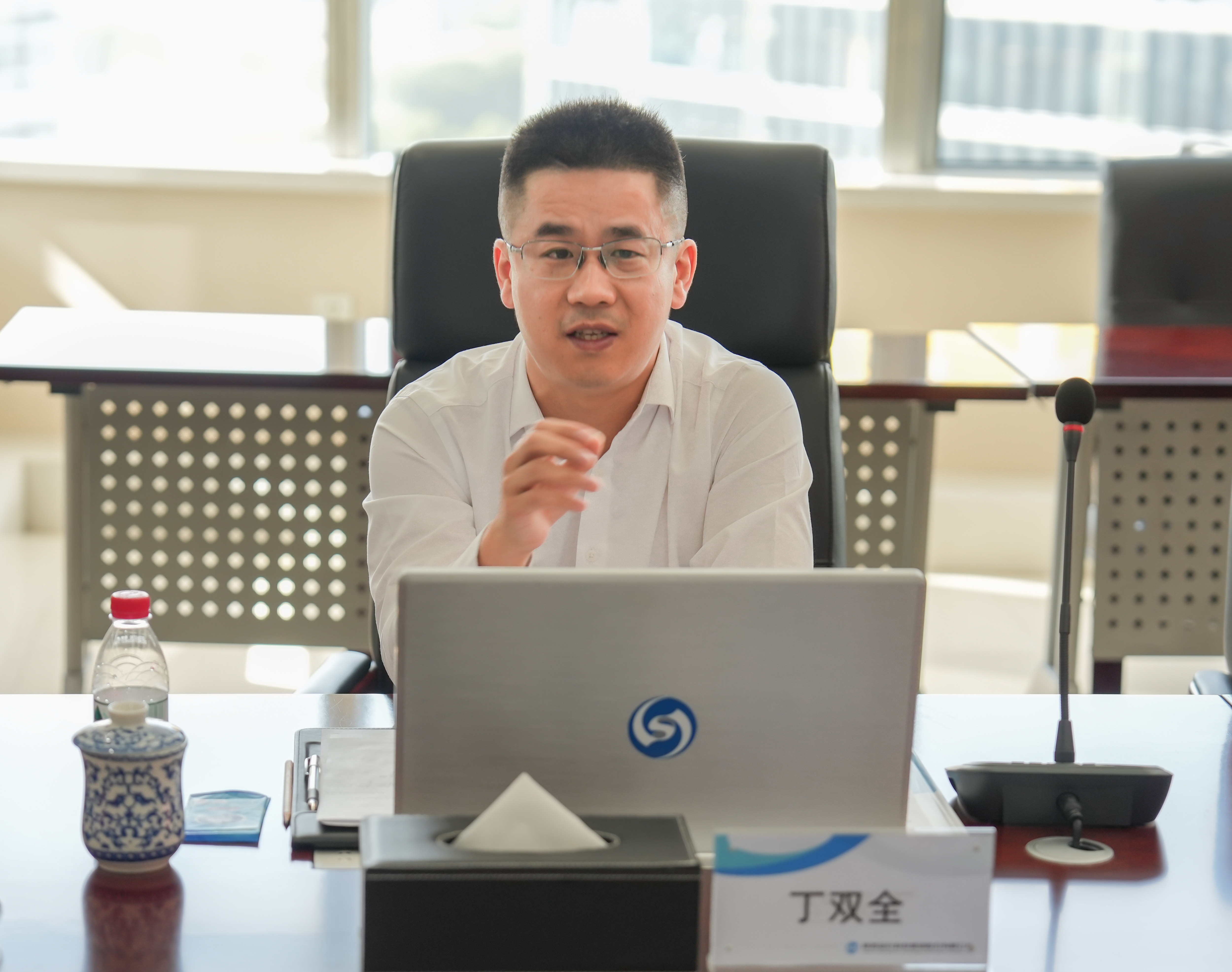 “金葉燦燦 一路向陽”——當(dāng)陽市委常委、副市長丁雙全一行蒞臨集團公司考察交流