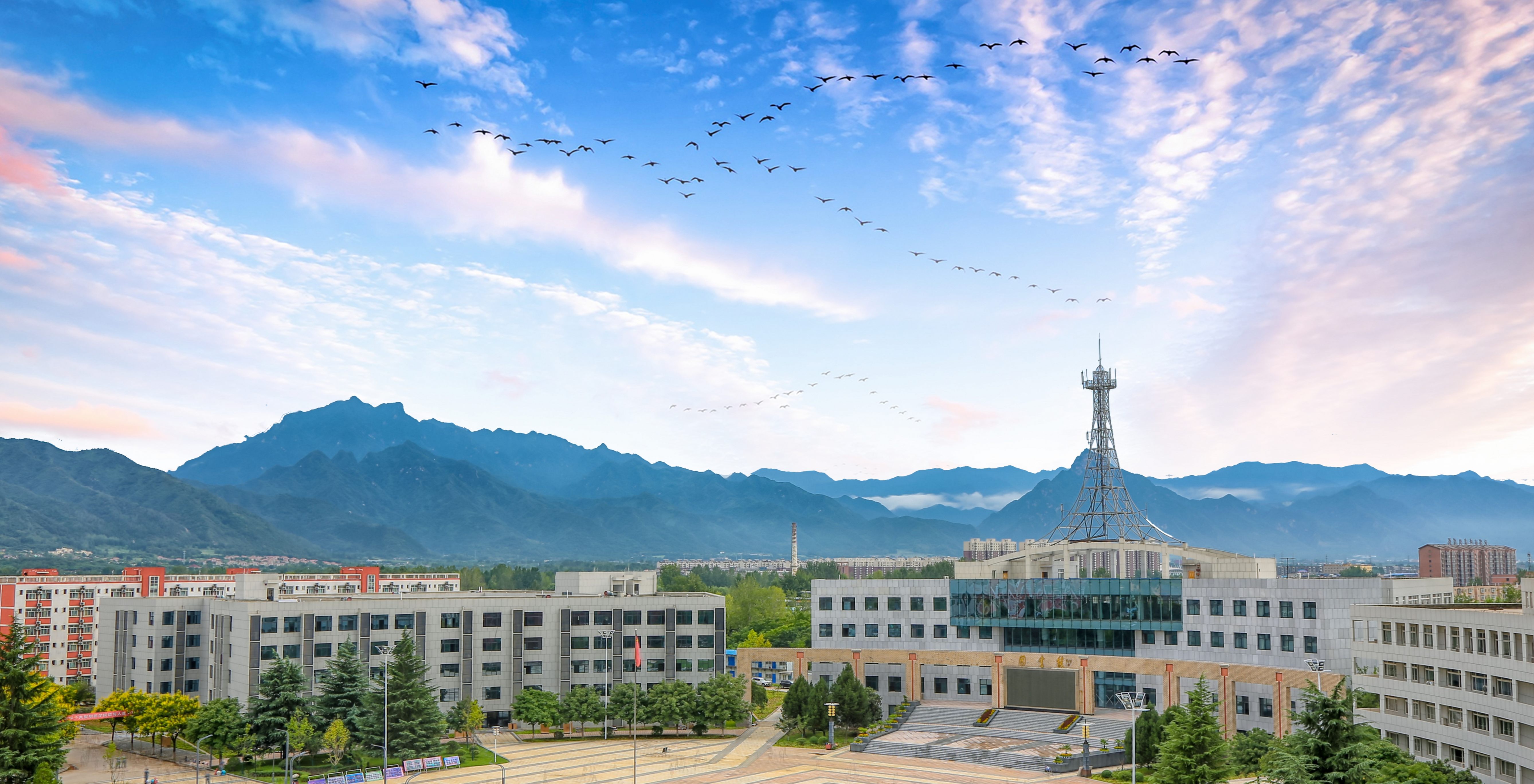 《中國(guó)教育報(bào)》:“明德文化”賦能 校訓(xùn)精神鑄魂——西安明德理工學(xué)院堅(jiān)持文化育人成效顯著 《中國(guó)教育報(bào)》:“明德文化”賦能 校訓(xùn)精神鑄魂——西安明德理工學(xué)院堅(jiān)持文化育人成效顯著