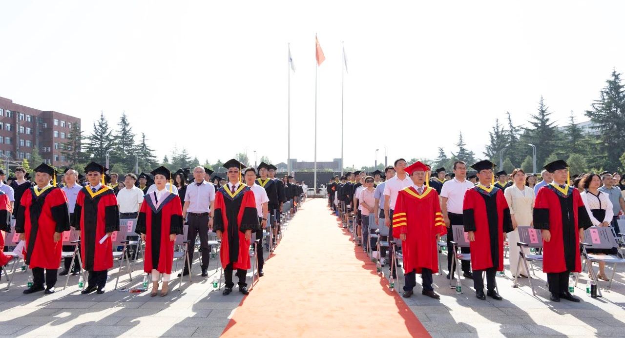 攜青春之志 赴星辰大?！靼裁鞯吕砉W(xué)院舉行畢業(yè)季系列活動(dòng)
