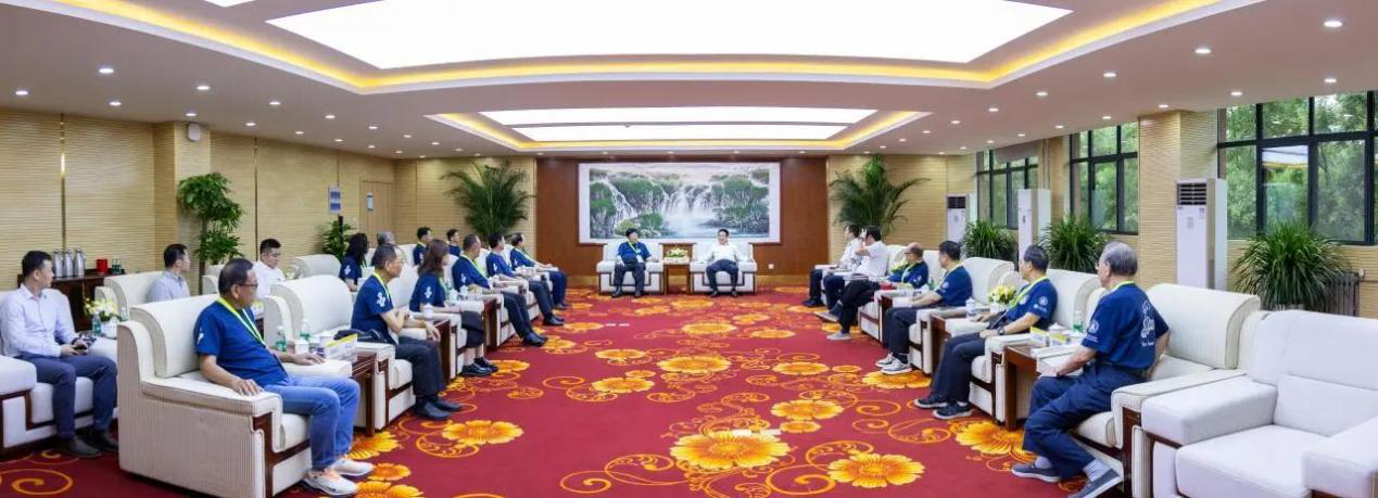 “愛我中華”青年大匯聚火車團歷史文化探索之旅抵陜 省政協(xié)副主席楊冠軍在明德學院會見成員代表 “愛我中華”青年大匯聚火車團歷史文化探索之旅抵陜 省政協(xié)副主席楊冠軍在明德學院會見成員代表