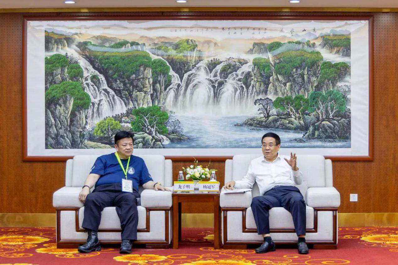 “愛我中華”青年大匯聚火車團歷史文化探索之旅抵陜 省政協(xié)副主席楊冠軍在明德學院會見成員代表 “愛我中華”青年大匯聚火車團歷史文化探索之旅抵陜 省政協(xié)副主席楊冠軍在明德學院會見成員代表