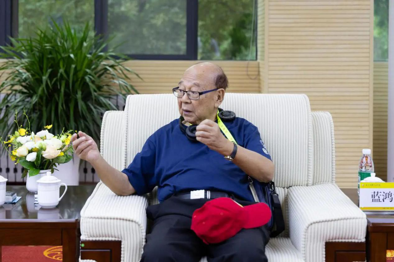 “愛我中華”青年大匯聚火車團歷史文化探索之旅抵陜 省政協(xié)副主席楊冠軍在明德學院會見成員代表 “愛我中華”青年大匯聚火車團歷史文化探索之旅抵陜 省政協(xié)副主席楊冠軍在明德學院會見成員代表