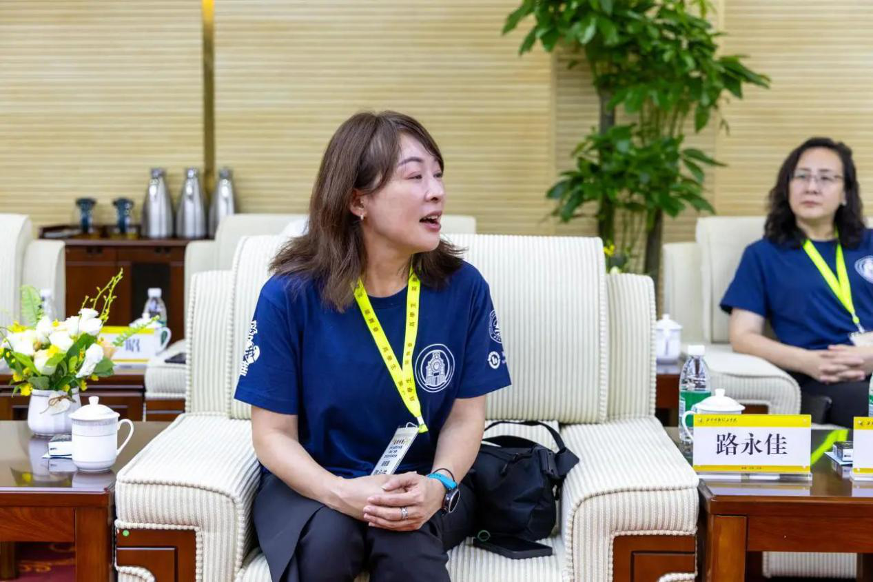 “愛我中華”青年大匯聚火車團歷史文化探索之旅抵陜 省政協(xié)副主席楊冠軍在明德學院會見成員代表 “愛我中華”青年大匯聚火車團歷史文化探索之旅抵陜 省政協(xié)副主席楊冠軍在明德學院會見成員代表