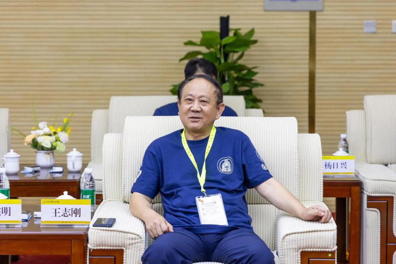 “愛我中華”青年大匯聚火車團歷史文化探索之旅抵陜 省政協(xié)副主席楊冠軍在明德學院會見成員代表 “愛我中華”青年大匯聚火車團歷史文化探索之旅抵陜 省政協(xié)副主席楊冠軍在明德學院會見成員代表