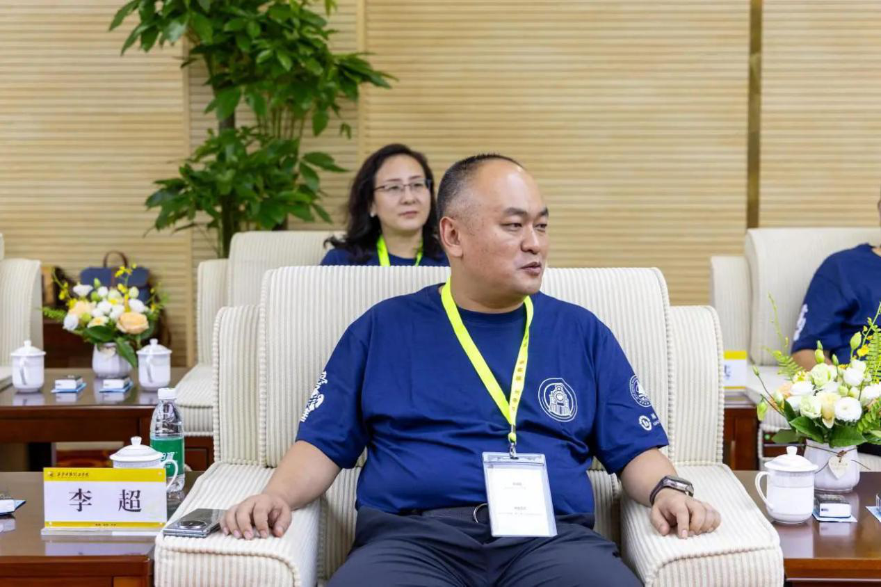 “愛我中華”青年大匯聚火車團歷史文化探索之旅抵陜 省政協(xié)副主席楊冠軍在明德學院會見成員代表 “愛我中華”青年大匯聚火車團歷史文化探索之旅抵陜 省政協(xié)副主席楊冠軍在明德學院會見成員代表