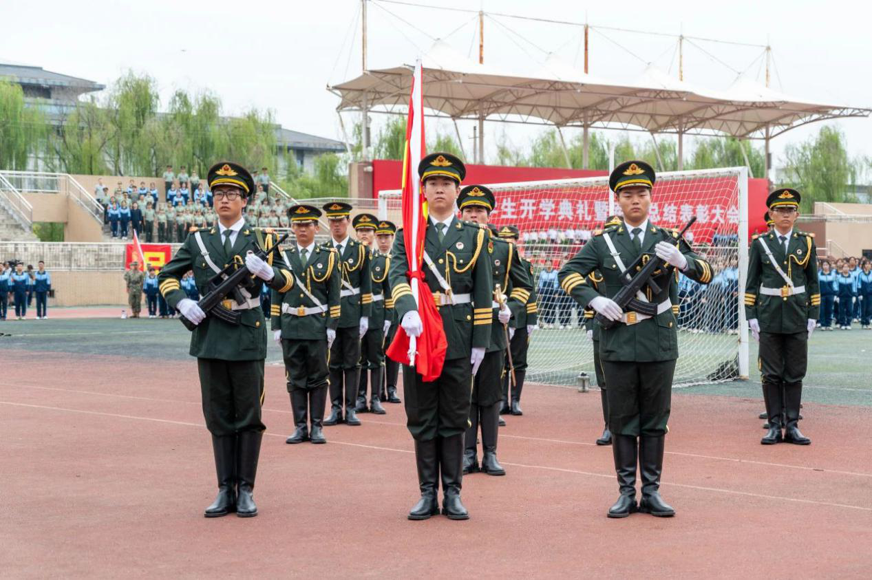 展颯爽英姿 赴璀璨新程 西安明德理工學(xué)院2024級(jí)新生開學(xué)典禮暨軍訓(xùn)總結(jié)表彰大會(huì)圓滿舉行