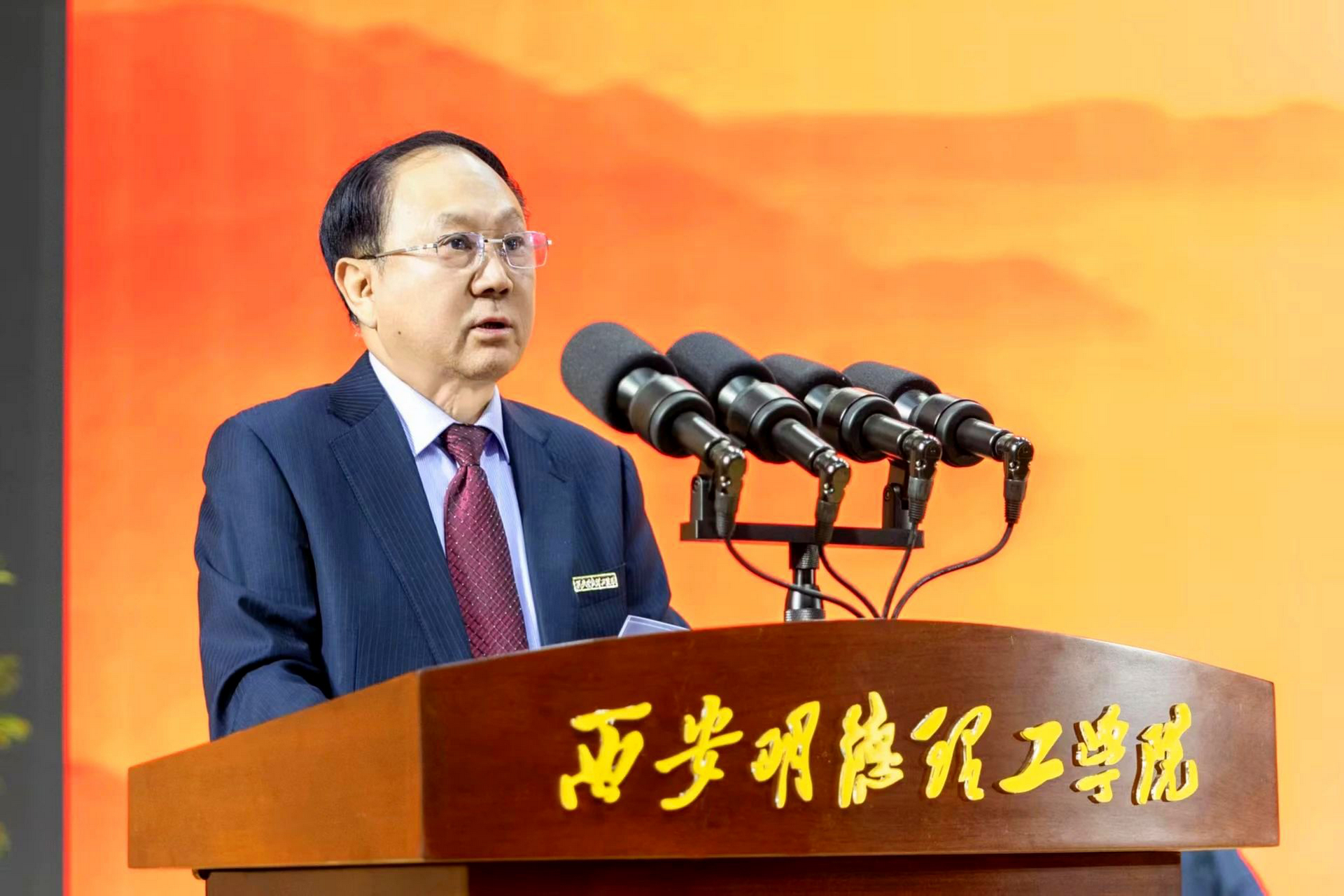 錨定方向強(qiáng)發(fā)展 篤行致遠(yuǎn)譜新篇 西安明德理工學(xué)院2025年工作部署會(huì)順利召開 錨定方向強(qiáng)發(fā)展 篤行致遠(yuǎn)譜新篇 西安明德理工學(xué)院2025年工作部署會(huì)順利召開