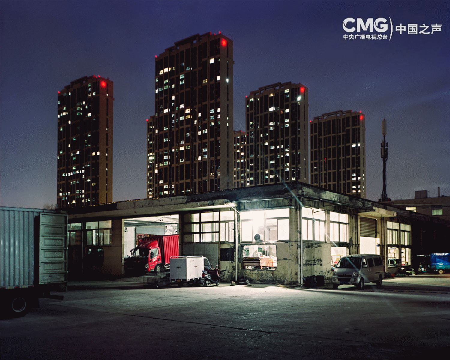 金葉匠心鐫刻國(guó)際坐標(biāo) 明德新聲激蕩時(shí)代潮音——西安明德理工學(xué)院頻獲殊榮顯華章