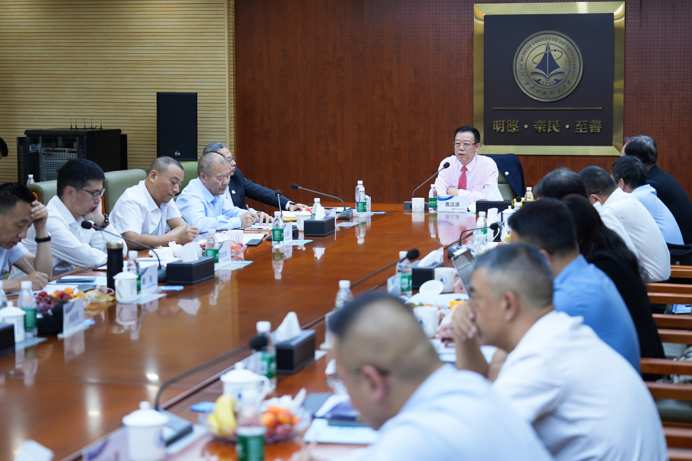 聚焦戰(zhàn)略 壓實(shí)責(zé)任 奮力開(kāi)創(chuàng)高質(zhì)量發(fā)展新局面 金葉科教集團(tuán)2025年經(jīng)營(yíng)管理專(zhuān)題會(huì)、兩優(yōu)兩先表彰大會(huì)暨目標(biāo)責(zé)任書(shū)簽訂儀式圓滿(mǎn)舉行